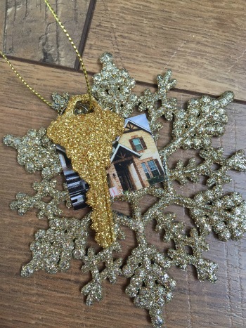 DIY glitter house key ornament.