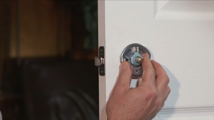 Schlage Custom - Door knob and lever - Installation