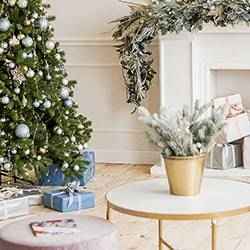 Holiday living room | Schlage