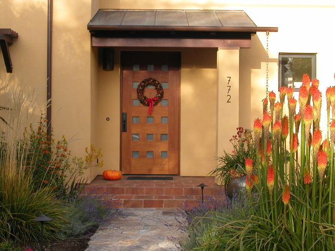 Minimalist fall decor - Fall curb appeal - Schlage