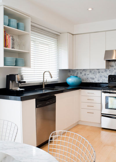 Mixed materials - Kitchen - Wallpaper backsplash