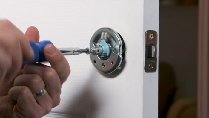 Schlage Custom - Door knob and lever - Installation