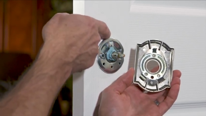 Schlage Custom - Door knob and lever - Installation