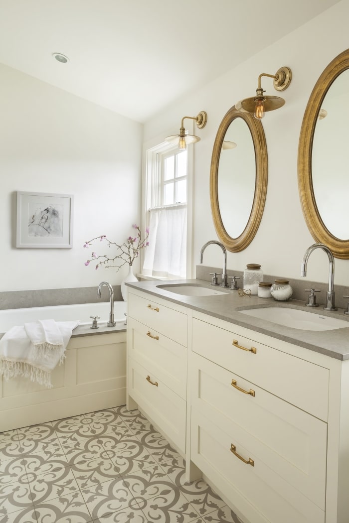 Mixed gold finishes in bathroom.