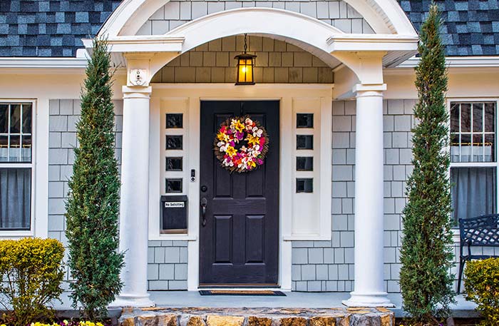 9 budget-friendly spring front porch decor ideas.