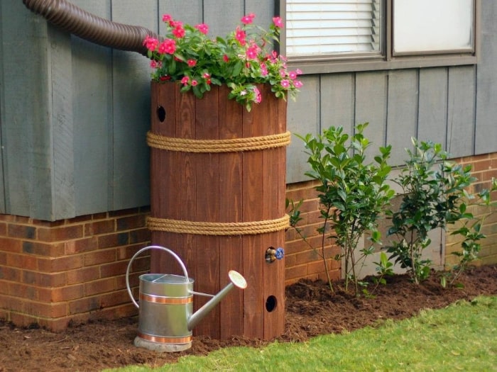 diy wooden rain barrel
