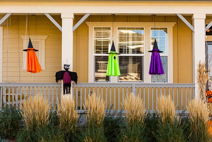 Trendy DIY Halloween front porch decor