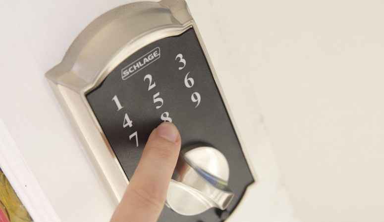 9 Keyless Lock Reviews to Help You Choose The Right Electronic Deadbolt