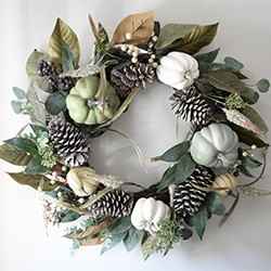Pinecone wreath | Schlage
