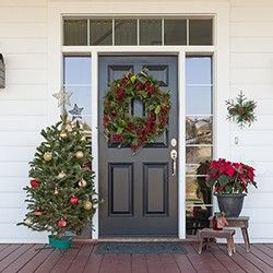 Impress your guests with quick and easy holiday curb appeal.