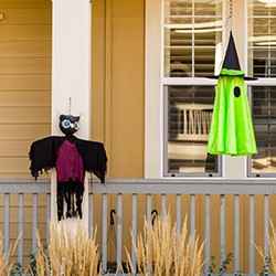 DIY Halloween porch decor | Schlage
