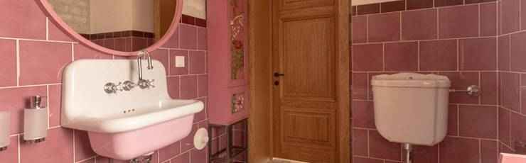 Pink 1950s bathroom.